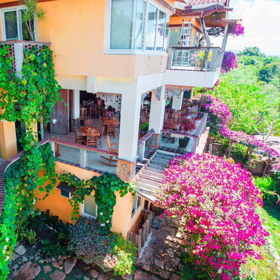 No va ideas homes beautiful view of the garden and cozy little hotel 2023 11 27 04 58 39 utc.jpg