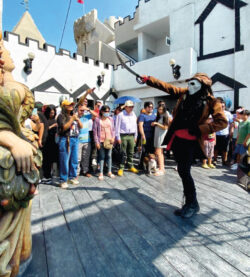 Turismo show de pirata en el barco castillo de chancay